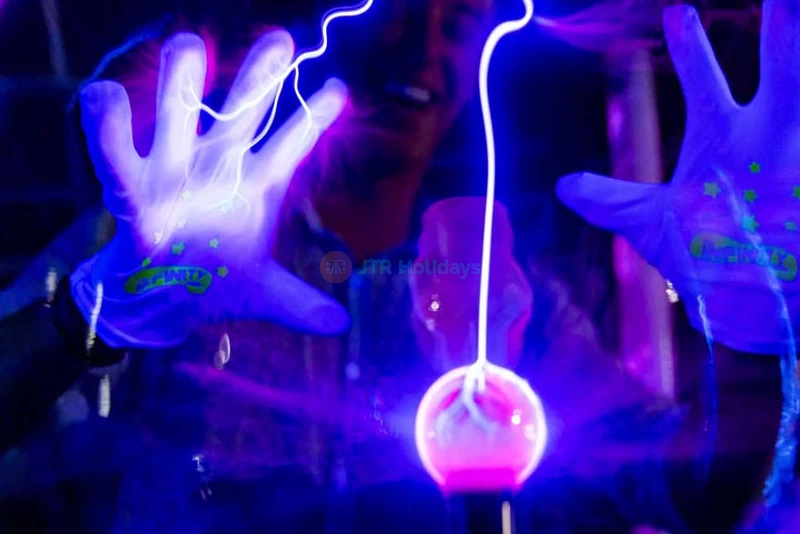 Infinity Attraction Gold Coast Ticket Mind Bending Maze Adventure - JTR Holidays - Image 7 of 8