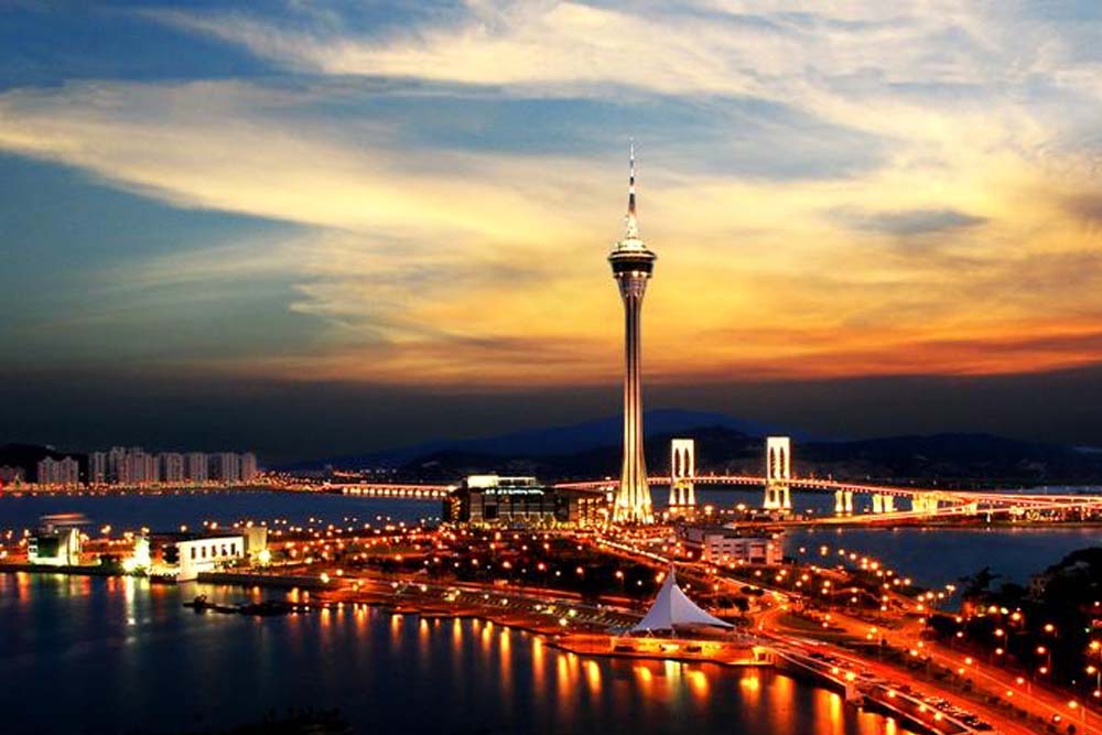Macau Tower Observation Deck - Explore the Macau Tower Observation Deck and enjoy stunning 360-degree views of Macau’s skyline and the Pearl River Delta. Discover thrilling activities like the Skywalk and Bungee Jump, or indulge in fine dining at the revolving 360° Café. Visit the Macau Tower for an unforgettable experience! Macau Tower Observation Deck - Image 2 of 5