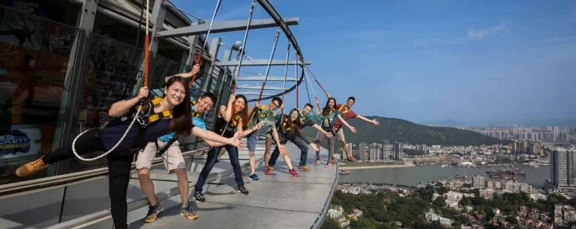 澳门塔观景台 - 探索澳门塔观景台,欣赏澳门天际线与珠江三角洲的壮丽360度全景。体验天际漫步和蹦极等刺激活动,或在旋转360°咖啡厅享受精致美食。来澳门塔,体验难忘的旅程! 澳门塔观景台 - 图片 3 的 5