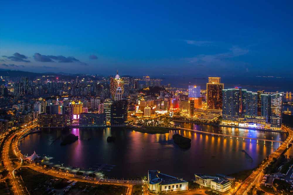 Macau Tower Observation Deck - Explore the Macau Tower Observation Deck and enjoy stunning 360-degree views of Macau’s skyline and the Pearl River Delta. Discover thrilling activities like the Skywalk and Bungee Jump, or indulge in fine dining at the revolving 360° Café. Visit the Macau Tower for an unforgettable experience! Macau Tower Observation Deck - Image 4 of 5