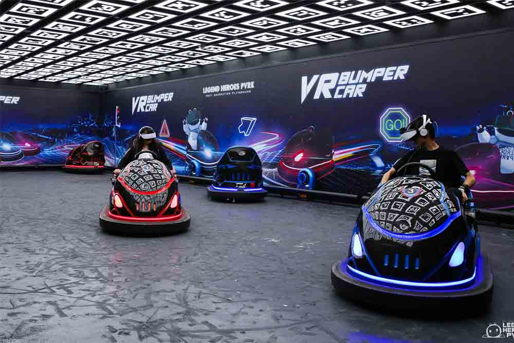 Parc des Héros Légendaires - Macao - Vivez l'excitation au Parc des Héros Légendaires à Studio City, Macao. Ce parc à thème intérieur axé sur la technologie propose de la réalité virtuelle et augmentée, des affichages holographiques, un théâtre 4D et des attractions à détection de mouvement. Avec des jeux d'arcade et des expériences immersives, le Parc des Héros Légendaires est l'endroit idéal pour des moments en famille et des aventures. Visitez dès aujourd'hui pour un voyage inoubliable à Macao ! Parc des Héros Légendaires - Macao - Image 1 sur 5
