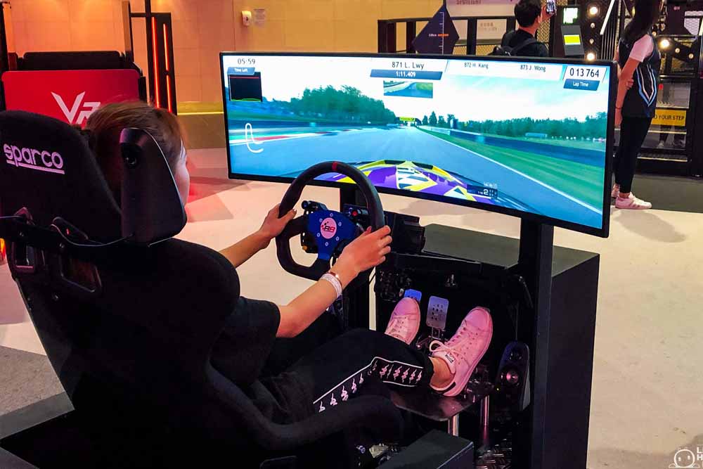 Parc des Héros Légendaires - Macao - Vivez l'excitation au Parc des Héros Légendaires à Studio City, Macao. Ce parc à thème intérieur axé sur la technologie propose de la réalité virtuelle et augmentée, des affichages holographiques, un théâtre 4D et des attractions à détection de mouvement. Avec des jeux d'arcade et des expériences immersives, le Parc des Héros Légendaires est l'endroit idéal pour des moments en famille et des aventures. Visitez dès aujourd'hui pour un voyage inoubliable à Macao ! Parc des Héros Légendaires - Macao - Image 2 sur 5