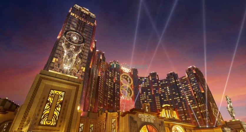 Golden Reel Ferris Wheel Macau | Iconic 8-Shaped Ride - JTR Holidays