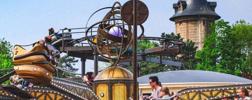 Jardin d'Acclimatation Paris - Jardin d'Acclimatation Paris bietet die perfekte Mischung aus üppigen Gärten und aufregenden Fahrgeschäften im Freizeitpark. Genießen Sie spannende Attraktionen wie die Fliegenden Stühle, Speed Rocket und VR-Erlebnisse im Kinetorium. Entspannen Sie in wunderschön gestalteten Gärten oder fahren Sie mit dem Boot auf dem Verzauberten Fluss. Mit Aktivitäten für alle Altersgruppen ist Jardin d'Acclimatation Paris das ultimative Ziel für Spaß und Erholung in Paris. Jardin d'Acclimatation Paris - Bild 3 von 5