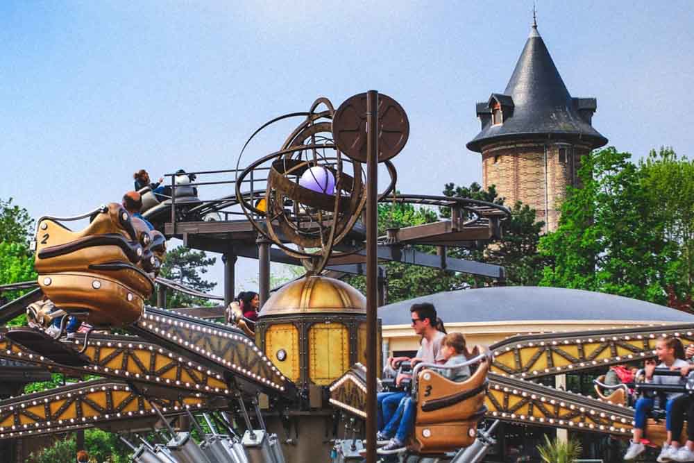 Jardin d'Acclimatation Paris - Jardin d'Acclimatation Paris offers the perfect mix of lush gardens and thrilling theme park rides. Enjoy exciting attractions like the Flying Chairs, Speed Rocket, and VR experiences at the Kinetorium. Relax in beautifully landscaped gardens or boat along the Enchanted River. With activities for all ages, Jardin d'Acclimatation Paris is the ultimate destination for fun and relaxation in Paris. Jardin d'Acclimatation Paris - Image 3 of 5