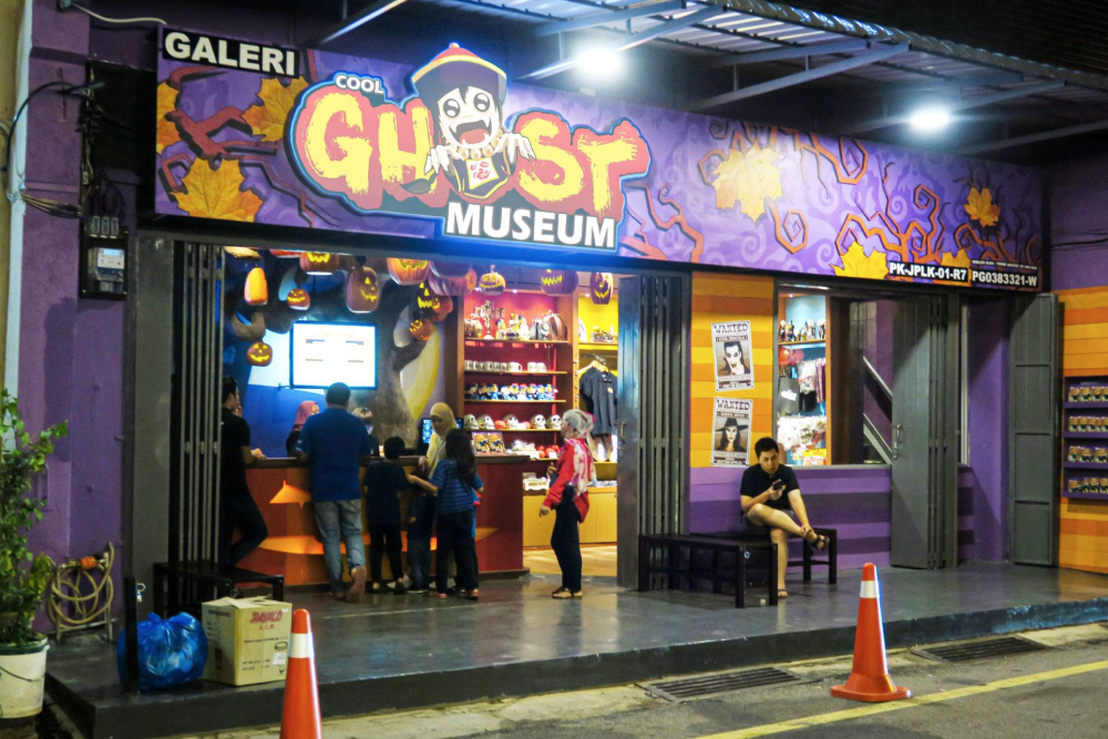 Ghost Museum Melaka - Experience the thrill of Ghost Museum Melaka, where Malaysia’s spooky folklore and ghostly legends come to life. Discover chilling exhibits, interactive displays, and over 20 recreated supernatural creatures. Take a guided tour at Ghost Museum Melaka to learn eerie stories, dress up in costumes, and capture haunting photos. Perfect for thrill-seekers and folklore lovers, Ghost Museum Melaka offers a fun and unforgettable journey into the supernatural. Visit Ghost Museum Melaka for an exciting adventure you won't forget! Ghost Museum Melaka - Image 4 of 5