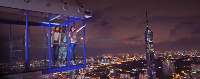KL Turm Kuala Lumpur Ticket - Erhalten Sie Ihre KL Tower Tickets und genießen Sie atemberaubende Aussichten von der Aussichtsplattform des ikonischen Turms in Kuala Lumpur. KL Tower Tickets bieten Zugang zum höchsten freistehenden Turm in Südostasien und ermöglichen einen Panoramablick auf die Skyline der Stadt. Fahren Sie mit Hochgeschwindigkeitsaufzügen schnell nach oben mit Ihren KL Tower Tickets. Entdecken Sie einen der höchsten Türme der Welt und halten Sie unvergessliche Momente fest. Buchen Sie noch heute Ihre KL Tower Tickets für ein unglaubliches Erlebnis im Herzen der Stadt! KL Turm Kuala Lumpur Ticket - Bild 4 von 5