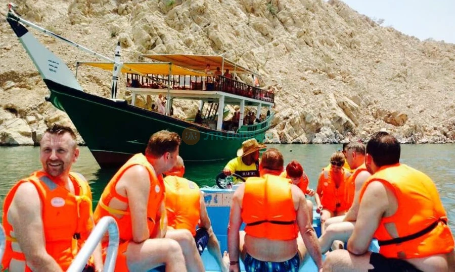 Musandam Dibba Cruise Tour with Lunch from Dubai