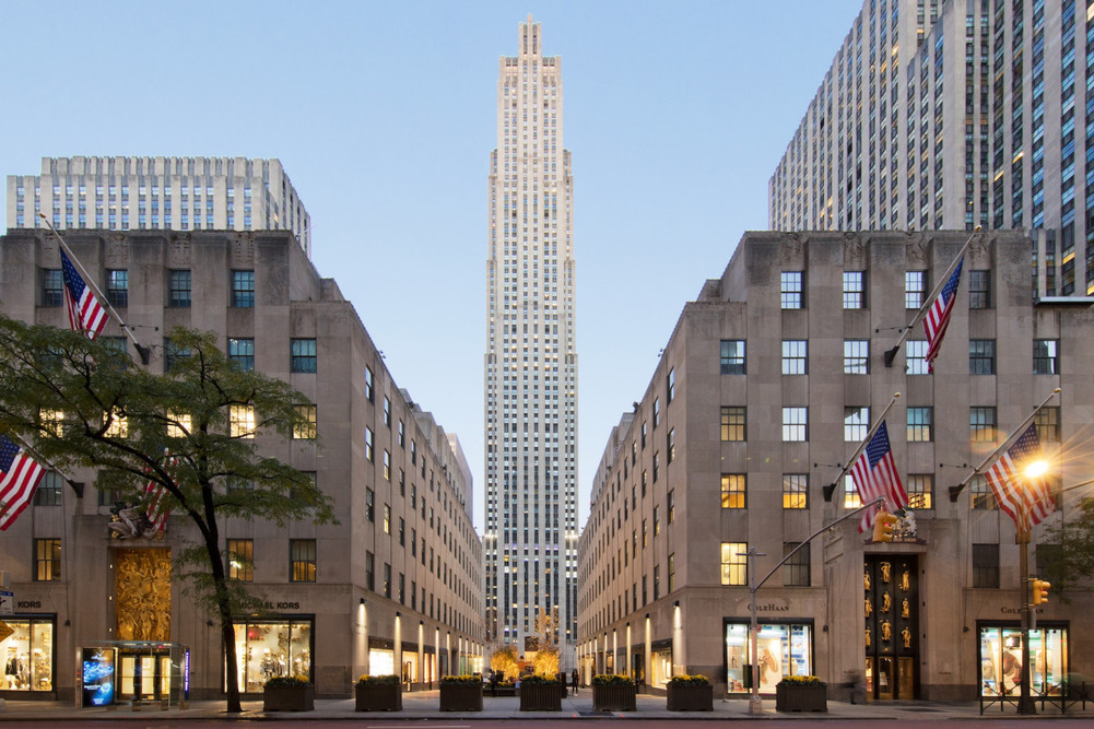 Rockefeller Center Tour New York - Explore the iconic Rockefeller Center in New York City! Join a guided tour to learn about its history, art, and attractions like Top of the Rock and Radio City Music Hall. Rockefeller Center Tour New York - Image 2 of 5