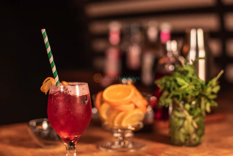 Platinum Desert Safari Dubai in Land Rover Defender | Explore Nature - JTR Holidays - Image 9 of 25