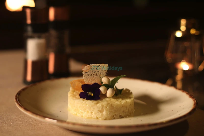 Platinum Desert Safari Dubai in Land Rover Defender | Explore Nature - JTR Holidays - Image 12 of 25