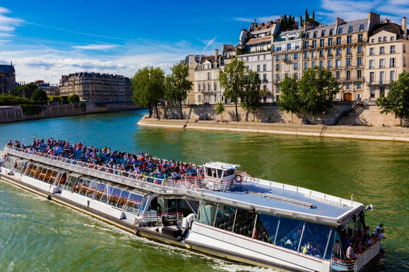 Seine River Cruise by Bateaux Mouches - Discover Paris from the Water - JTR Holidays