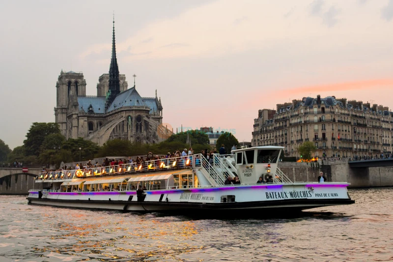 Seine River Cruise by Bateaux Mouches - Discover Paris from the Water - JTR Holidays