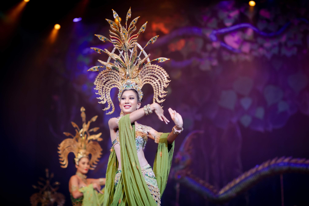 Alcazar Cabaret Show - Image 1 of 6