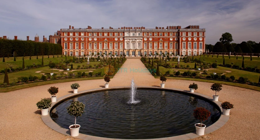 Hampton Court Palace - Explore Royal History and Stunning Gardens - JTR Holidays