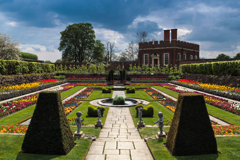 Hampton Court Palace - Image 3 of 7