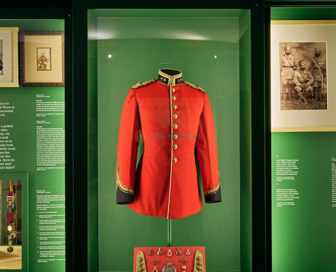 Hampton Court Palace - Image 5 of 5