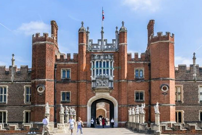 Hampton Court Palace - Explore Royal History and Stunning Gardens - JTR Holidays