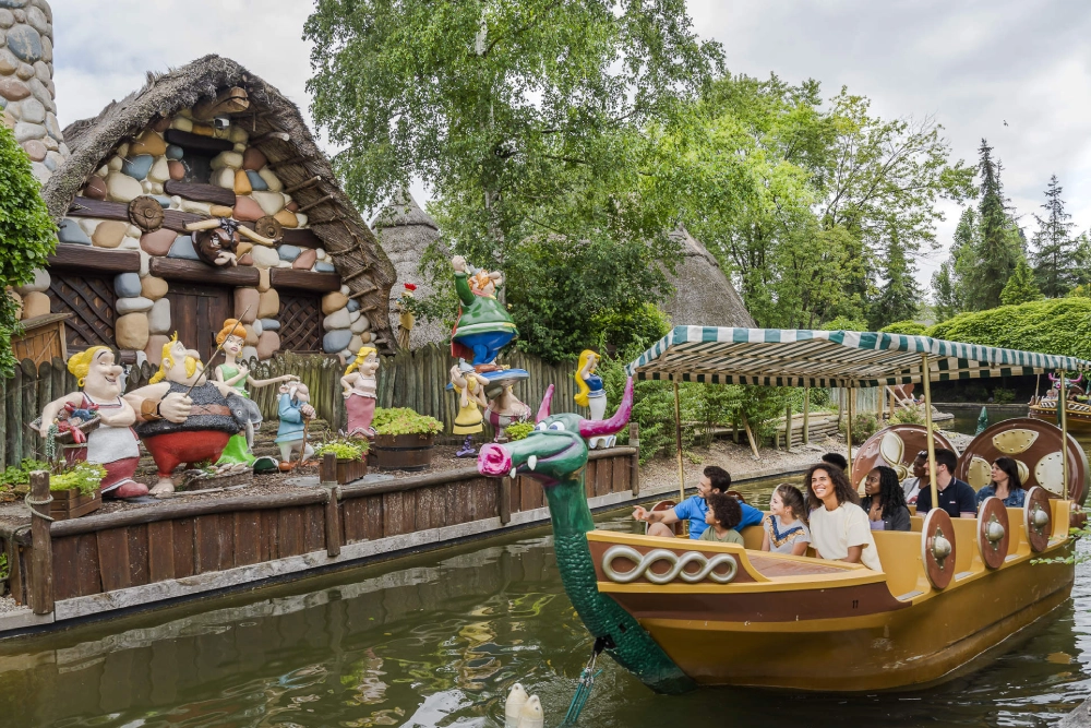 Parc Asterix - Image 3 of 5