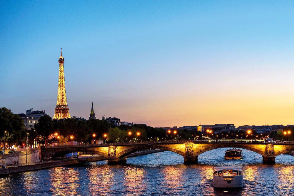 Dinner Cruise on the Seine River - Image 1 of 6