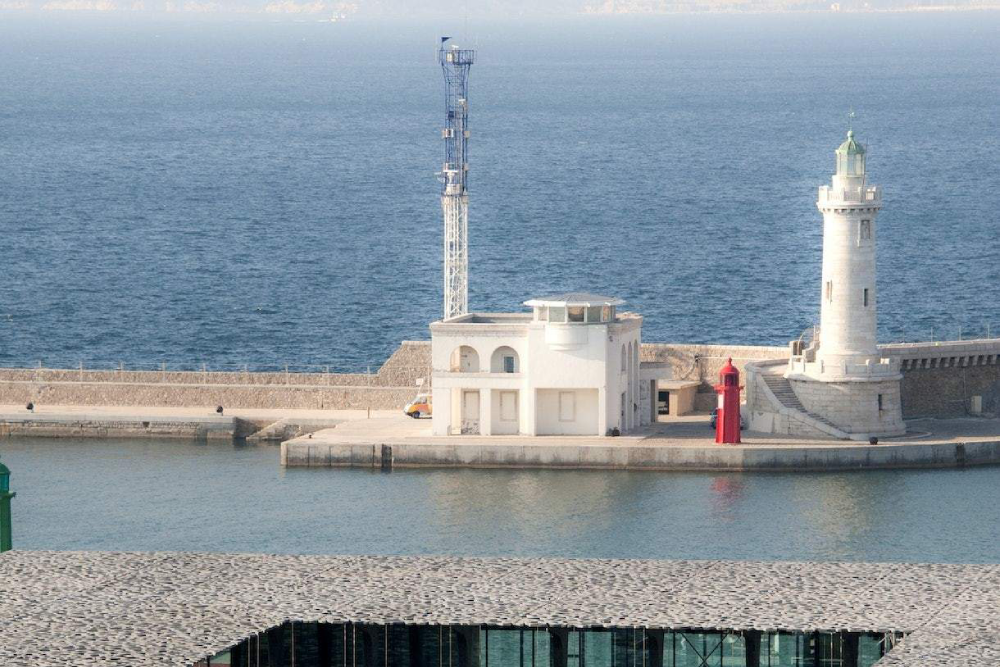 Mucem Museum der Zivilisationen Europas und des Mittelmeerraums Ticket - Entdecken Sie das Museum der Zivilisationen Europas und des Mittelmeerraums, einen kulturellen Schatz in Marseille. Erkunden Sie atemberaubende Ausstellungen mediterraner Kunst, Geschichte und Kulturerbe. Bewundern Sie die moderne Architektur und sehen Sie seltene Artefakte, Skulpturen, Gemälde und multimediale Darstellungen. Besuchen Sie das Museum der Zivilisationen Europas und des Mittelmeerraums für eine Reise durch antike und moderne mediterrane Kulturen. Mucem Museum der Zivilisationen Europas und des Mittelmeerraums Ticket - Bild 4 von 5