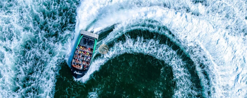 Arro Jet Boating Tickets - Gold Coast - Experience the ultimate thrill with Arro Jet Boating Gold Coast. Enjoy high-speed turns, spins, and 360-degree maneuvers as you race through stunning waterways. Learn about the local area from your expert pilot while having an unforgettable adventure on the water. Perfect for adrenaline seekers and nature lovers alike. Arro Jet Boating Tickets - Gold Coast - Image 4 of 5