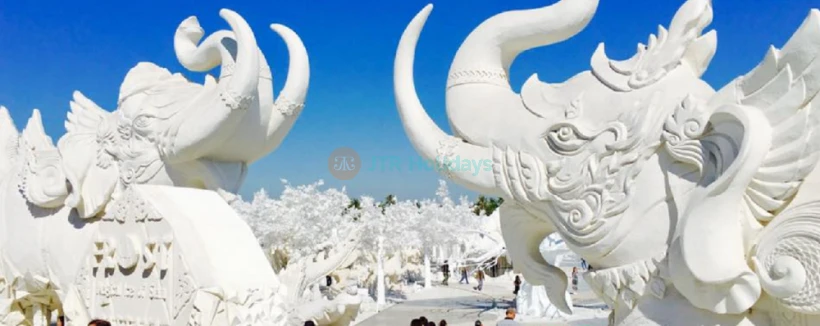 暹罗魔法冰世界 - 暹罗魔法冰世界是芭提雅的一处独特景点,您可以在热带气候中体验冰雪奇境。在暹罗魔法冰世界,探索展示泰国传说和国际设计的巨型冰雕。走进暹罗魔法冰世界的寒冷北极环境,温度低至零下10度。享受有趣的活动,探索光影交织的冬季世界。暹罗魔法冰世界是芭提雅消暑享受不同体验的完美选择。 暹罗魔法冰世界 - 图片 3 的 5