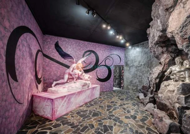 Love In Museum Pattaya