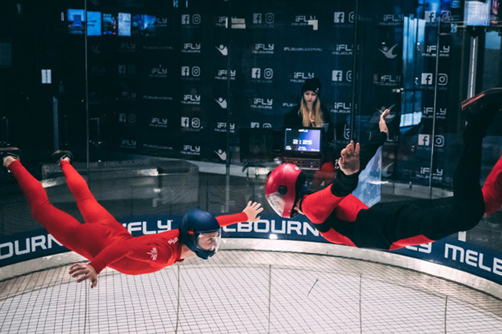 iFLY Perth - iFLY Perth ofrece una emocionante experiencia de paracaidismo en interiores, permitiéndote sentir la emoción de la caída libre en un ambiente seguro y controlado. Ubicado en Perth, esta instalación de última generación es perfecta tanto para principiantes como para paracaidistas experimentados, con instructores expertos que te guían en cada paso. iFLY Perth - Imagen 5 de 5