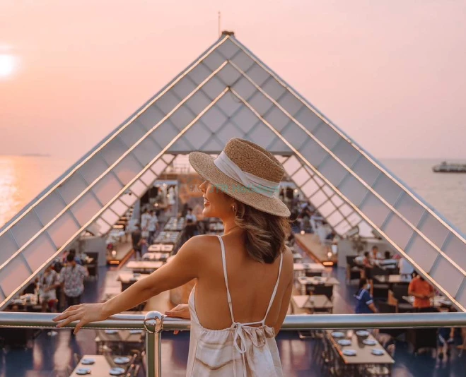 Ocean Sky Pattaya - Scenic Dinner Cruise with Buffet & Live Entertainment - JTR Holidays - Image 5 of 5