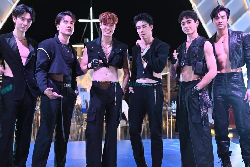 Ocean Sky Pattaya - Scenic Dinner Cruise with Buffet & Live Entertainment - JTR Holidays - Image 7 of 7