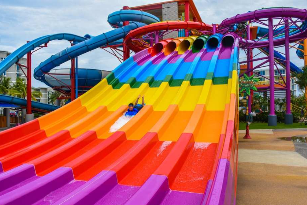 Splash Jungle Water Park - Experience endless fun and adventure at Splash Jungle Water Park in Phuket! Enjoy thrilling rides like the Super Bowl, Boomerango, and Whizzard. Kids will love the Aqua Play Pool with mini slides and water games. Relax on the Lazy River or refresh with tasty snacks. Splash Jungle Water Park offers excitement, relaxation, and unforgettable family memories. Visit Splash Jungle Water Park for a day full of joy and fun! Splash Jungle Water Park - Image 4 of 5