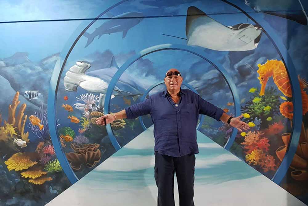 Museo de Selfies 3D World Dubái - Un museo con obras de arte inmersivas en 3D pintadas a mano en 9 zonas temáticas diferentes. Los visitantes posan con las pinturas y se convierten en “parte del arte”, creando recuerdos divertidos. Momentos divertidos. Fotos memorables. Explora nuestra galería interactiva y diviértete. 3D World te acerca al arte mediante pinturas de 'Trick-Art' y ilusiones ópticas. Museo de Selfies 3D World Dubái - Imagen 3 de 5
