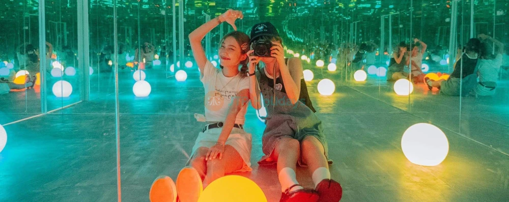 Selfie Experience Phuket - 40+ Unique Themes for Fun & Creative Photos - JTR Holidays - Image 3 of 5