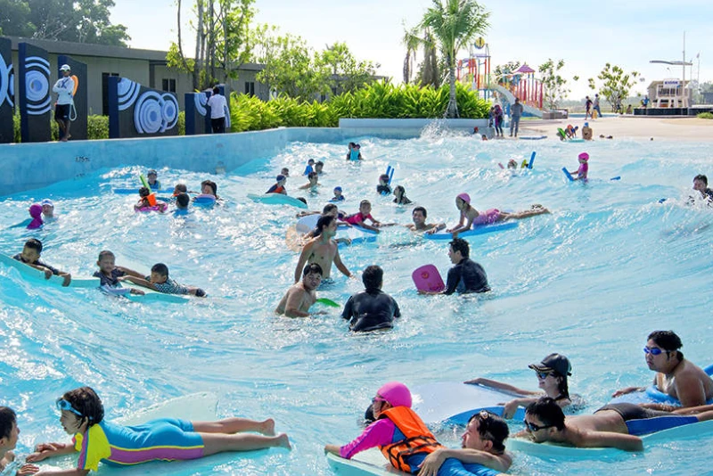 Black Mountain Water Park - Image 6 of 8