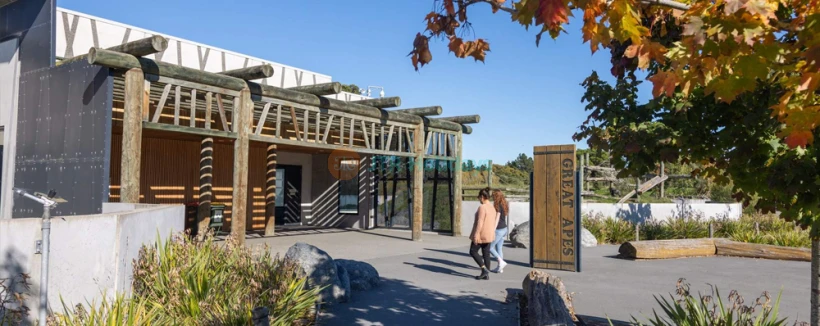 Orana Wildlife Park - Besuchen Sie den Orana Wildlife Park in Christchurch, Neuseeland, und entdecken Sie eine große Vielfalt exotischer und einheimischer Tiere, einschließlich gefährdeter Arten. Genießen Sie interaktive Erlebnisse wie Tierbegegnungen, Safari-Touren und Fütterungssitzungen. Mit einem Fokus auf den Naturschutz ist es das perfekte Ziel für Familien und Tierliebhaber. Orana Wildlife Park - Bild 4 von 5
