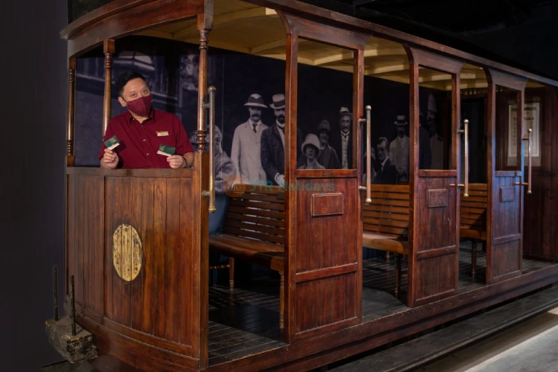 The Peak Tram Sky Terrace 428 - Stunning Hong Kong Views & Iconic Ride - JTR Holidays - Image 6 of 10