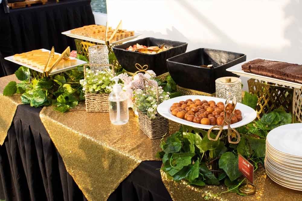 Dubai Marina Dinner Cruise with Live Music - Image 4 of 9