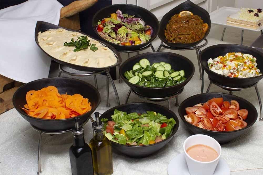 Dubai Marina Dinner Cruise with Live Music - Image 5 of 5