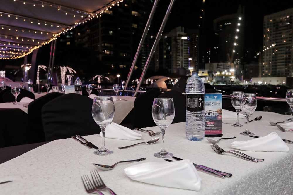 Dubai Marina Dinner Cruise with Live Music - Image 7 of 9