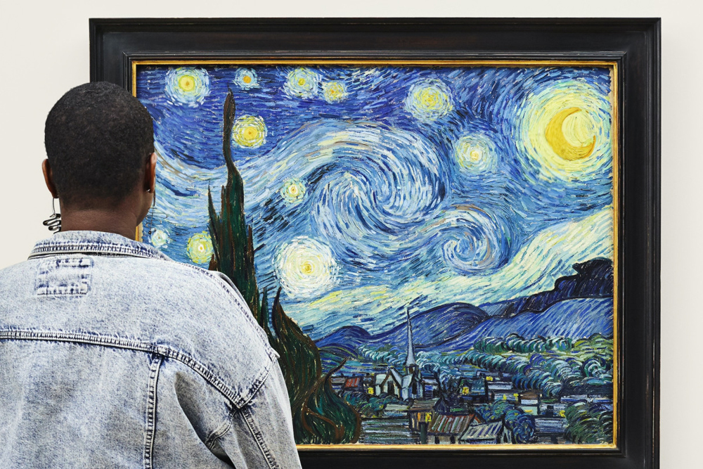 ニューヨーク近代美術館(MOMA) - ニューヨーク - ミッドタウン・マンハッタンの中心に位置する、世界でも最も象徴的な文化機関のひとつで、20万点以上の近現代美術作品を体験できます。MoMAでは、最も有名で誰もが知る絵画の数々を一堂に実物でご覧いただけます。ゴッホの『星月夜』、モネの『睡蓮』、ピカソ、ウォーホル、ダリ、ポロックといった著名な作家の代表作を間近で鑑賞できます。MoMAは近代美術を巡る感動的な旅を提供し、アート愛好家や文化探訪者にとって理想的な場所です。 ニューヨーク近代美術館(MOMA) - ニューヨーク - 画像 2 の 5