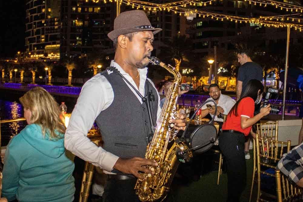 Dubai Marina Dinner Cruise with Live Music - Image 8 of 9