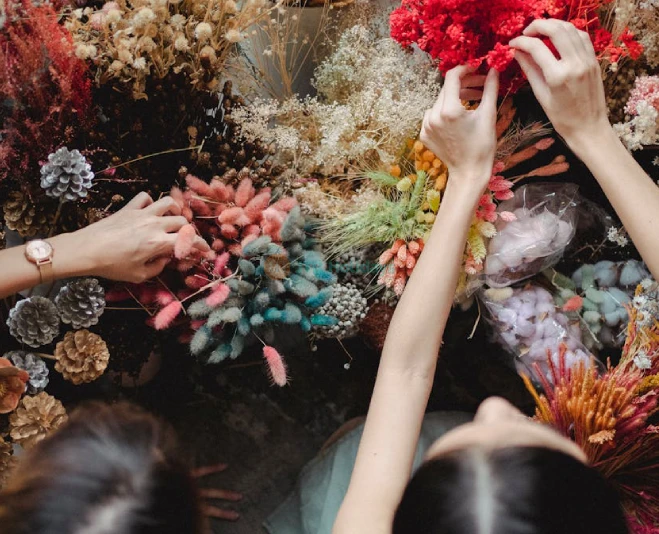 Aura-Art Dried Floral Diffuser - Create Your Own Personalized Light-Up Diffuser - JTR Holidays - Image 5 of 5