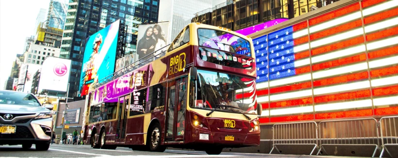 Tours de Autobús Turístico Hop-On Hop-Off de Nueva York Big Bus - Descubre la ciudad de Nueva York con los Tours de Autobús Turístico Hop-On Hop-Off Big Bus. Explora lugares emblemáticos como Times Square, Central Park y la Estatua de la Libertad a tu propio ritmo. Disfruta de vistas panorámicas, comentarios informativos y rutas flexibles que te permiten experimentar lo mejor de NYC a tu manera. Perfecto para turistas y locales por igual. Tours de Autobús Turístico Hop-On Hop-Off de Nueva York Big Bus - Imagen 3 de 5