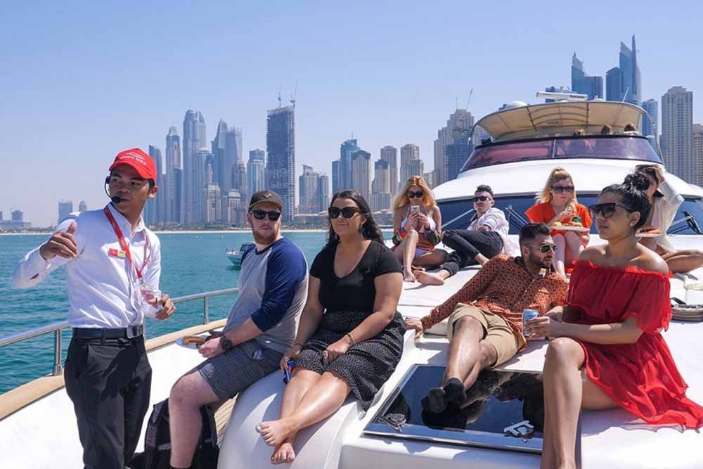 Dubai Marina Yacht-Tour mit Frühstück oder Grillabend - Image 7 of 13