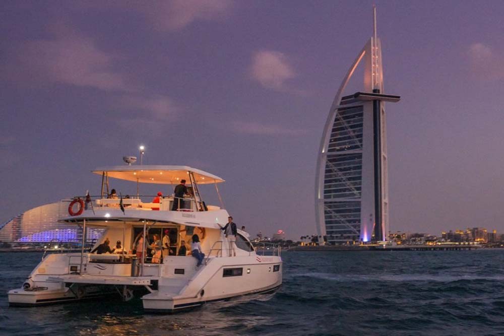 Dubai Marina Yacht-Tour mit Frühstück oder Grillabend - Image 8 of 13