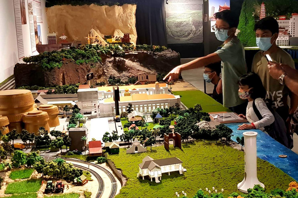 MinNature Kuala Lumpur - Discover the amazing world of miniatures at MinNature Malaysia, where you can explore intricate, detailed models that showcase Malaysia's cultural heritage. MinNature Malaysia offers a unique indoor experience in Kuala Lumpur, perfect for family and friends to enjoy. Marvel at the tiny, stunning exhibits and appreciate the craftsmanship behind each miniature. MinNature Malaysia is a must-visit for miniature enthusiasts and anyone wanting to experience Malaysia’s beauty in a new way. Visit MinNature Malaysia today for an unforgettable experience! MinNature Kuala Lumpur - Image 3 of 5