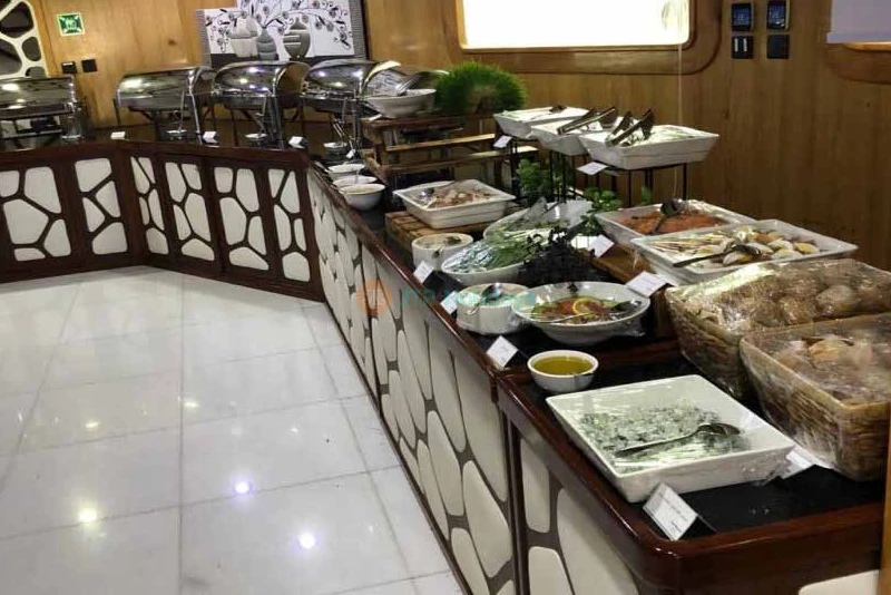 Luxury Marina Dinner Cruise and Yacht - JTR Holidays - Image 6 of 14