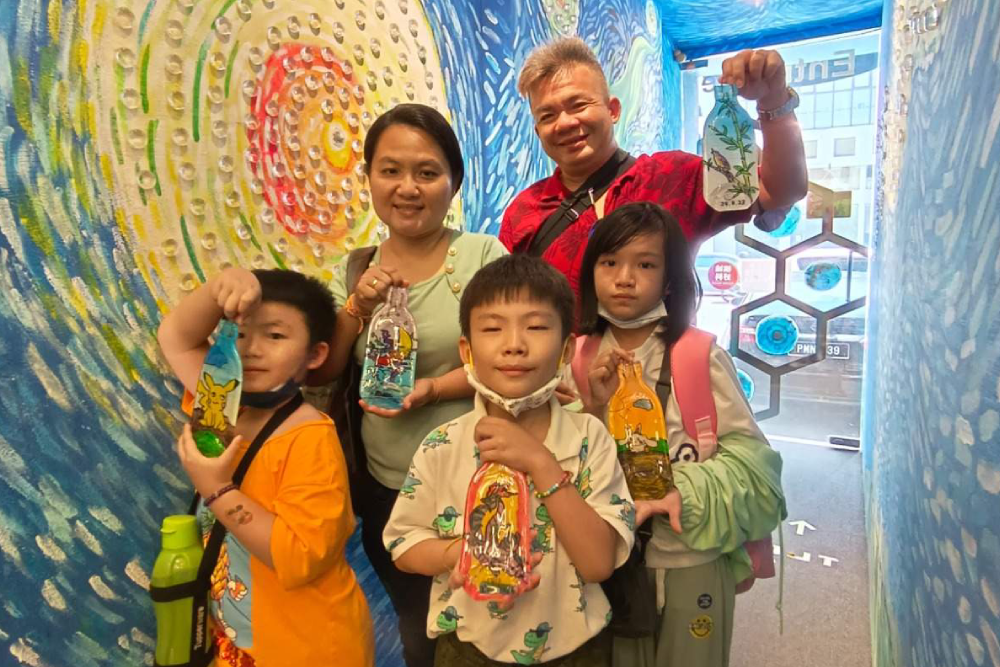 Glass Museum Penang - Explore the unique Glass Museum Penang, Malaysia’s first glass museum and home to the longest batik motif glass painting. At Glass Museum Penang, take artistic photos with stunning glass displays, holographic illusions, and kaleidoscopic mirrors. Learn about glass art through guided tours and enjoy crafting your own glass masterpiece to take home. Glass Museum Penang is a must-visit destination for art lovers and families seeking a creative experience. Don’t miss the chance to explore Glass Museum Penang for an unforgettable day of art and imagination. Glass Museum Penang - Image 3 of 5