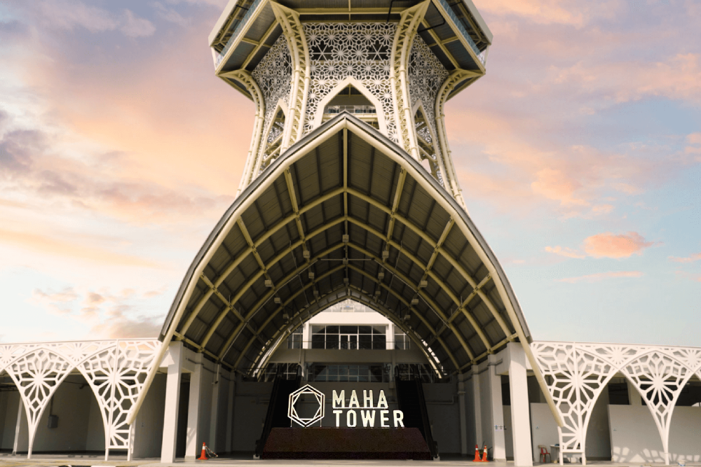 MAHA塔 - 在Langkawi的MAHA塔欣赏令人震撼的景色,这里可以360度全景观赏城市和安达曼海。漫步在MAHA塔令人兴奋的玻璃底观景台,体验其独特的倾斜窗户。探索MAHA塔的Maha广场,这里有现场音乐、跳蚤市场和节庆活动。无论您是寻找奇妙风景还是热闹娱乐,MAHA塔都是Langkawi必访的目的地。今天就计划您的MAHA塔之旅,留下难忘回忆! MAHA塔 - 图片 4 的 5